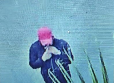 Istanbul'da Tabanca Çalan Hirsiz Satin Aldigi Kirmizi Sapkadan Yakalandi