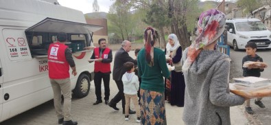 Kizilay'dan Bin 500 Kisiye Sicak Yemek