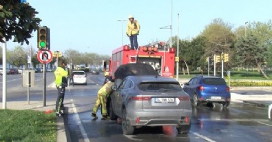 Son dakika: Kartal'da feci kaza! Araç alev aldı!