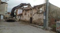 Balikesir'de Bin 150 Metruk Ev Yikildi