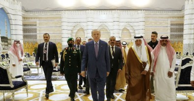 Başkan Erdoğan, Suudi Arabistan'a geldi! Kral Selman'la kritik görüşme