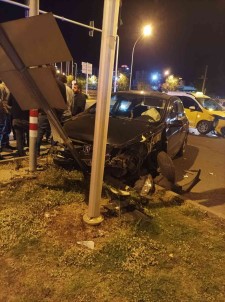 Diyarbakir'da Ticari Taksi Ile Otomobil Kafa Kafaya Çarpisti Açiklamasi 2 Yarali