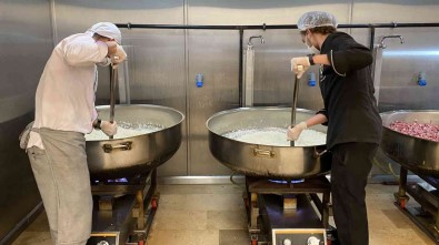 Eyüp Imareti'nde Her Gün 3 Bin 600 Kisiye Sicak Yemek Dagitimi