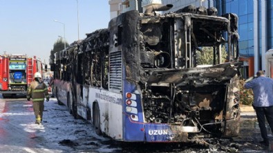 İzmir'de belediye otobüsü, alev alev yandı!