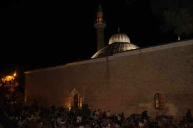 Kadir Gecesinde Adana'da Yagmur Duasi Da Yapildi