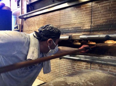 Pide Ustalarinin Zorlu Ramazan Mesaisi Sürüyor