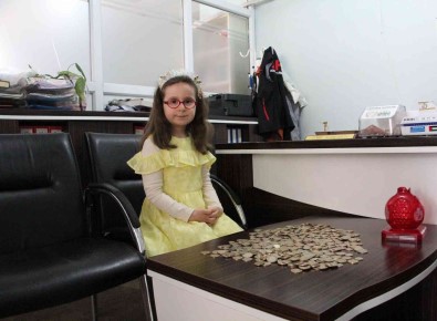 Siirt'te 6 Yasindaki Ögrenci Kumbarasini Yetim Çocuklar Için Açti