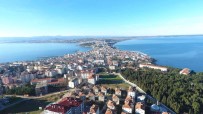 Sinop'ta Kent Meydani Bayrama Hazirlaniyor Haberi