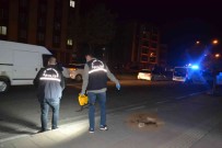 Sokak Ortasinda Silahla Vuruldu