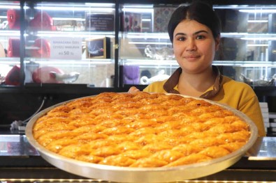 Tatlicilarda Bayram Için Tatli Telas Basladi