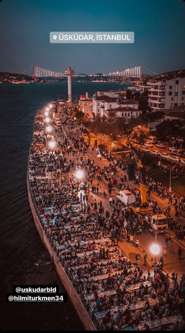 Üsküdar'da halk, 2 kilometrelik iftarda buluştu!