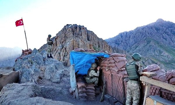 Mehmetçik girileme denilen yerde! PKK'lı hainlere kaçacak delik yok
