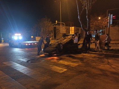 Ankara'da Iki Otomobil Çarpisti Açiklamasi 3 Yarali