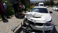 Ayni Istikamette Seyir Halinde Olan Otomobile Arkadan Çarpti Açiklamasi 2 Yarali