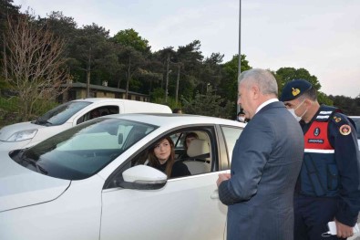 Çekmeköy'de 'Bu Yolda Hep Birlikteyiz' Kampanyasiyla Gerçeklesen Trafik Denetimine Kaymakam Resul Çelik Katildi