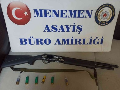 Izmir'de Iki Ayri Adrese Kaçak Tütün Operasyonu Açiklamasi 3 Gözalti