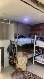 Kuaförden Kaçak Göçmen Evine Gizli Geçit Açiklamasi Polisten 'Sok Evi' Baskini