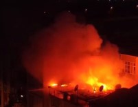 Küçükçekmece'de 3 Katli Binanin Çati Kati Alev Alev Yandi
