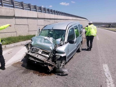 Samsun'da Hafif Ticari Araç Tankere Çarpti Açiklamasi 3 Yarali