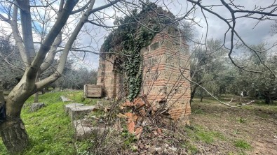 14. Yüzyildan Kalma Namazgah Görenleri Sasirtiyor