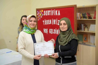 Altindagli Kadinlar Sertifikalarina Kavustu