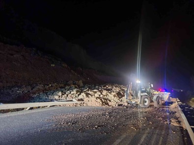 Bolu-Mengen Yolu Heyelan Sebebiyle Kapandi