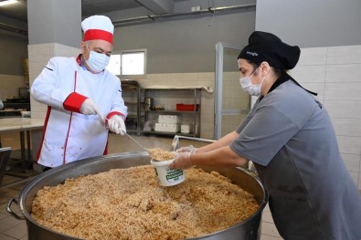 Osmaniye'de Günde 3 Bin Kisiye Sicak Yemek