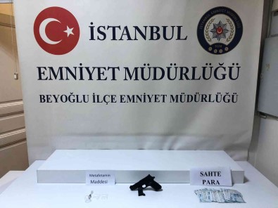 Polisten Kaçan Firari Suç Makineleri Yakalandi Açiklamasi Konsol Zulasindan Silah, Uyusturucu Ve Sahte Para Çikti