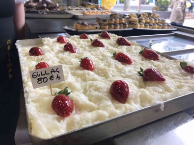 Ramazan Ayinin Vazgeçilmezi Güllaç Tezgâhtaki Yerini Aldi