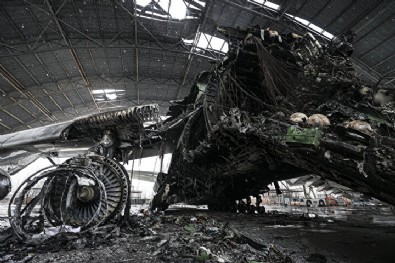 Rus bombardımanından o da nasibini aldı: Dünyanın en büyük kargo uçağı küle döndü