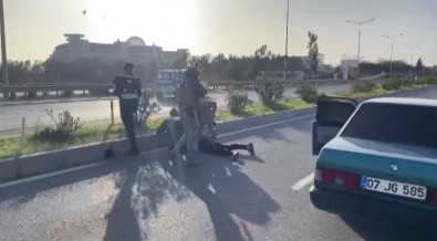 Sahur Vakti Bir Genci Öldüren Sahsi Saklamak Isteyen 2 Kisi Yakalandi