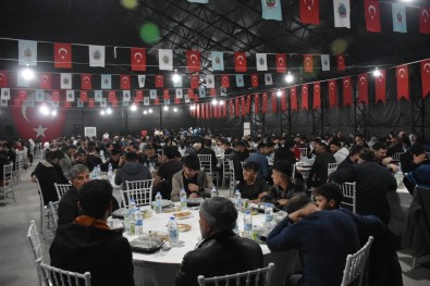 Siirt Belediyesi'nden Ramazan Ayi Boyunca Iftar Çadirinda Bin Kisilik Yemek