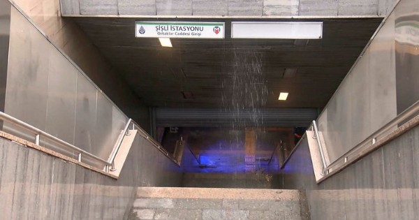 Şişli'de boru patladı! Su dolan metro istasyonu kapatıldı