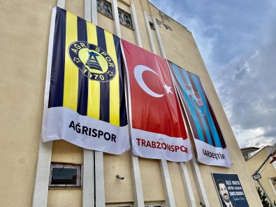 Agrispor Ve Trabzonspor Bayragi Agri Belediyesinde Dalgalandi