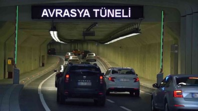 Avrasya Tüneli'nden Motosikletler Için Tek Yön Geçis Ücretleri Gündüz 20,70 TL Gece Ise 10,35 TL Olarak Belirlendi