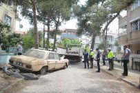 Ayvalik'ta Cadde Ve Sokaklar Hurda Araçlardan Temizleniyor
