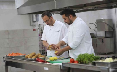 Bakan Kasapoglu, Gençlere Iftar Menüsü Hazirladi