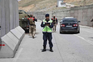 Baskale'de 'Bayraminiz Kemerli Olsun' Denetimi