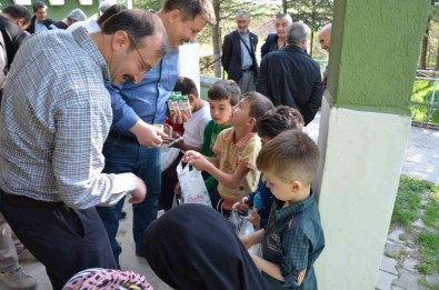 Emet'te Çocuklara Bayram Hediyesi Gelenegi