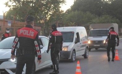 Erzincan'da Çesitli Suçlardan Aranan 8 Kisi Yakalandi