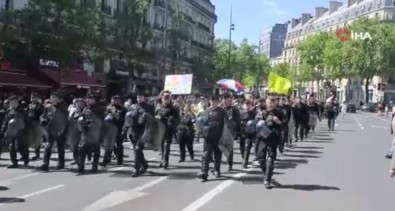 Fransa'da Macron Karsiti Protesto