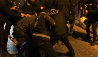 Kadiköy'de Trabzonlulara Saldiran Fenerbahçelilere Gözalti