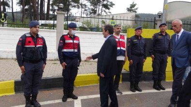 Mugla Valisi Tavli Önce Denetimlere Katildi Sonra Iftarini Jandarma Ve Emniyet Birimleri Ile Yapti