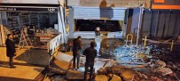 Fatih'te 4 Katli Kapali Otoparkta Yasanan Patlama Yangina Neden Oldu