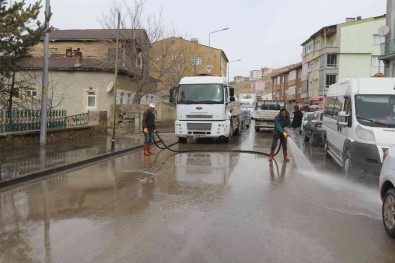 Bayburt'ta Çevre Temizlik Çalismalari Sürüyor