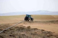 DSI Yardimci Olmadi, Üretimden Vazgeçmeyerek  Tarlasina 2.5 Km Boru Dösedi