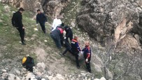 Harput Kalesi'nden Düsen Lise Ögrencisi Kiz Çocugu Hayatini Kaybetti