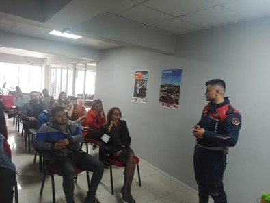 Manisa'da Sürücü Adaylarina Son Ders Jandarmadan
