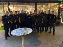 Polis Devriye Ekipleri Iftarda Is Adaminin Misafiri Oldu