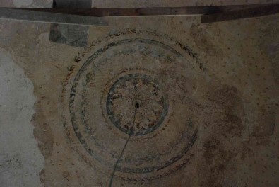 Restorasyon Yapilan Camide Kalem Isi Süslemeler Ortaya Çikti